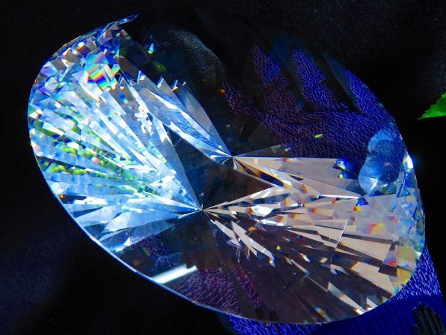 絶品超綺麗K9白水晶☆レインボー入り☆千層ダイヤモンド置物超巨大