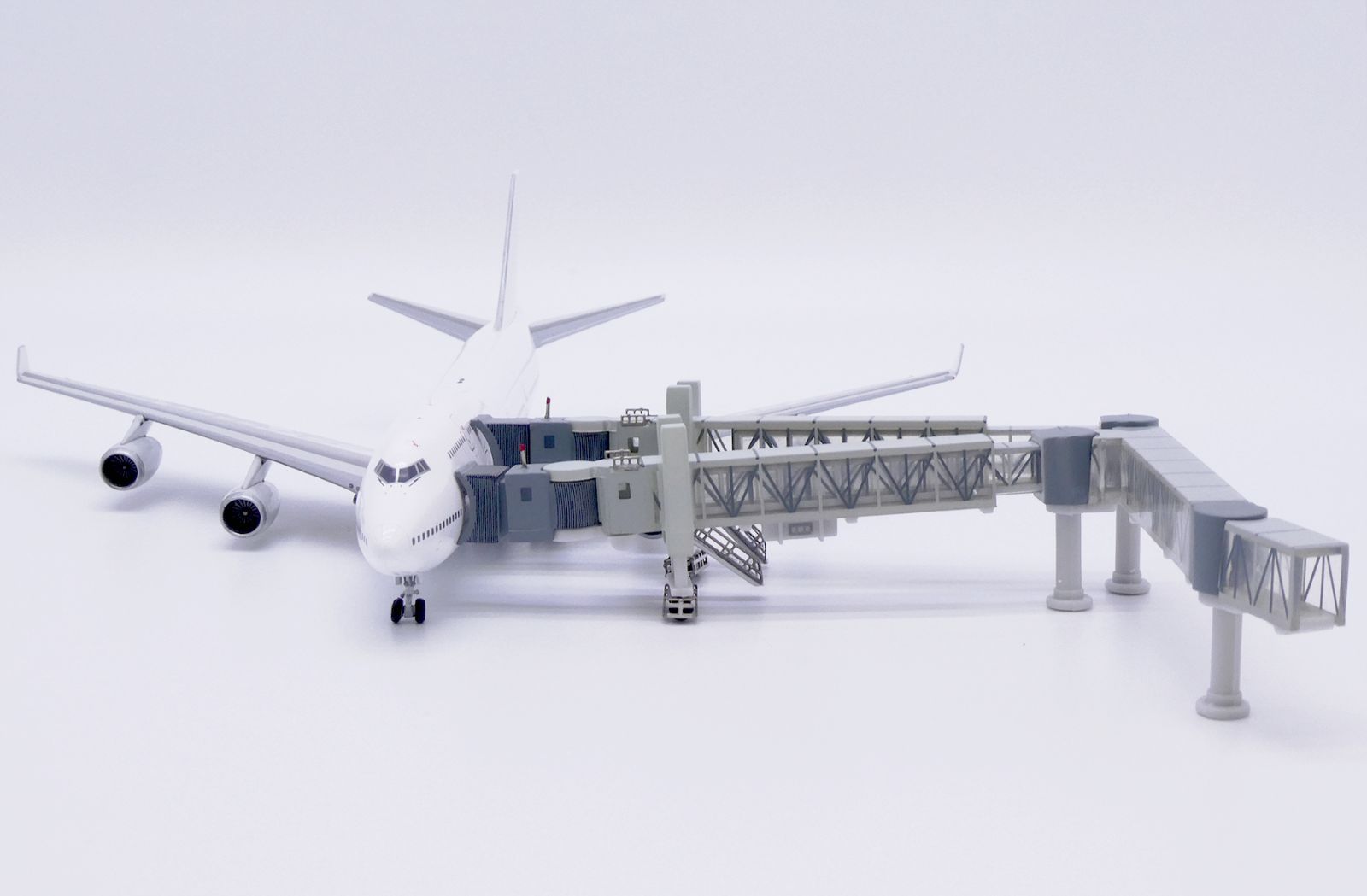 Jcwings パッセンジャーボーディングブリッジ 大型機対応 1/400 LH4387