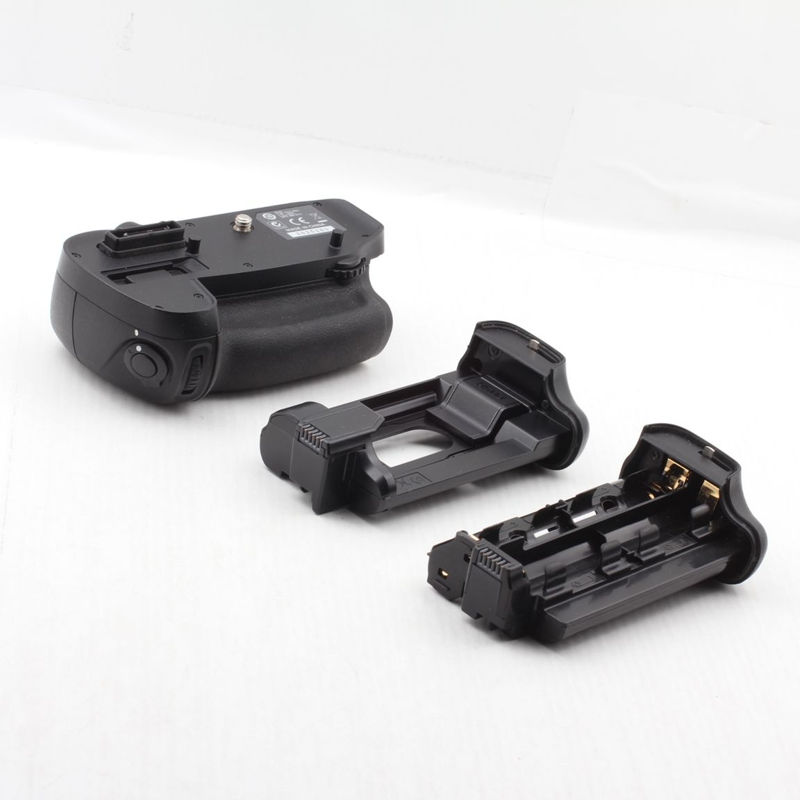 美品】Nikon ニコン MB-D15 マルチパワーバッテリーパック JS129-01056