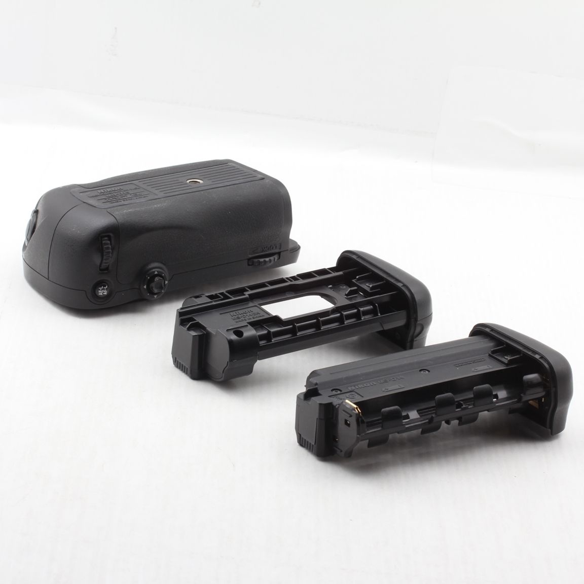 美品】Nikon ニコン MB-D15 マルチパワーバッテリーパック JS129-01056