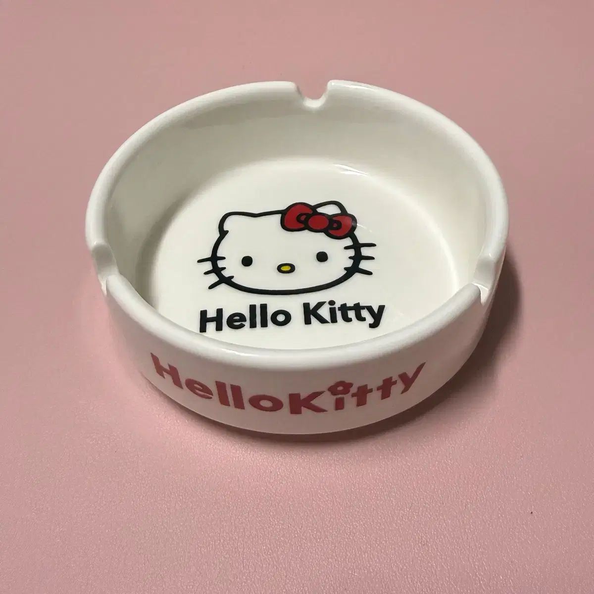 かわいいハローキティ灰皿 - メルカリ