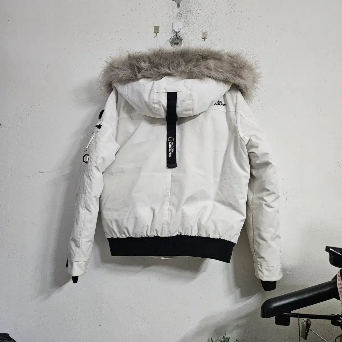 ナショナルジオグラフィック 白 ダウン アウター - メルカリ