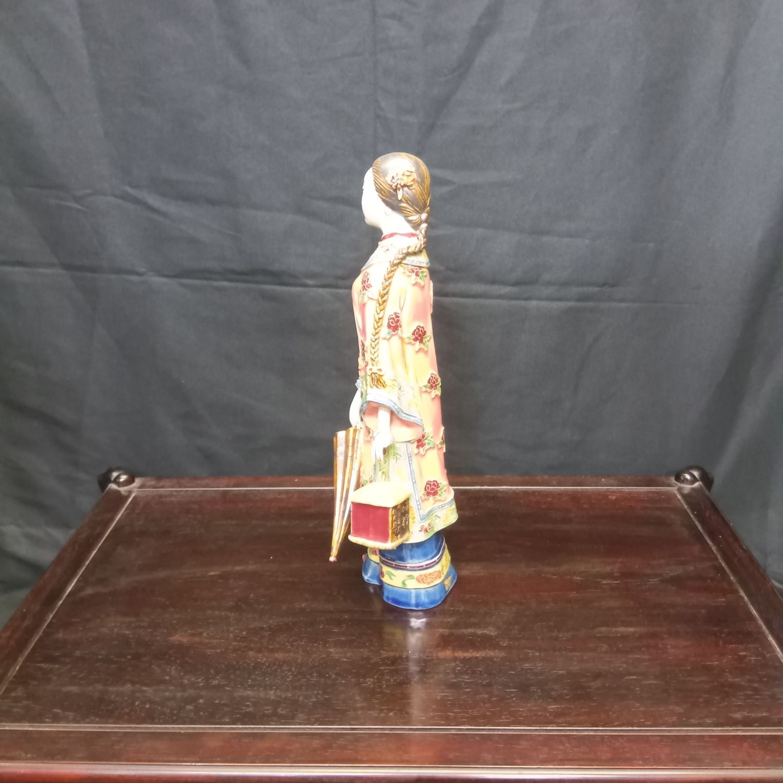 中国 古銅 人物 置物 骨董品 古美術 康熙年製 銘 中国美術 粉彩 美人像 陶器人形 置物 飾人像 唐物 骨董品