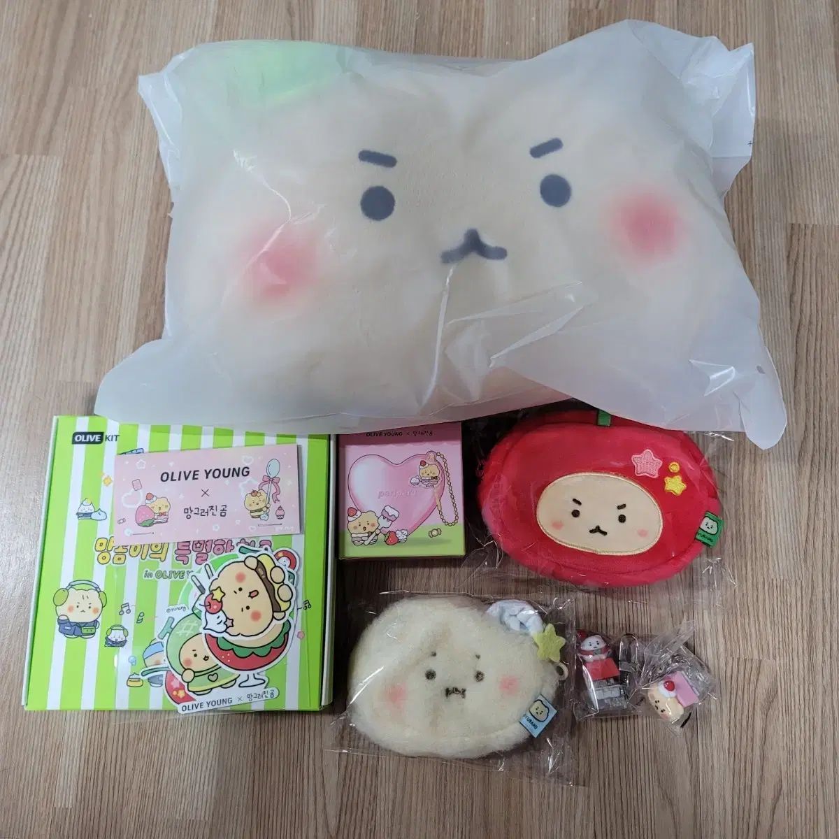 まとめ売り OLIVE YOUNG オリーブヤング 壊れたクマ コラボ ブランケット クッション コインケース キーキャップ