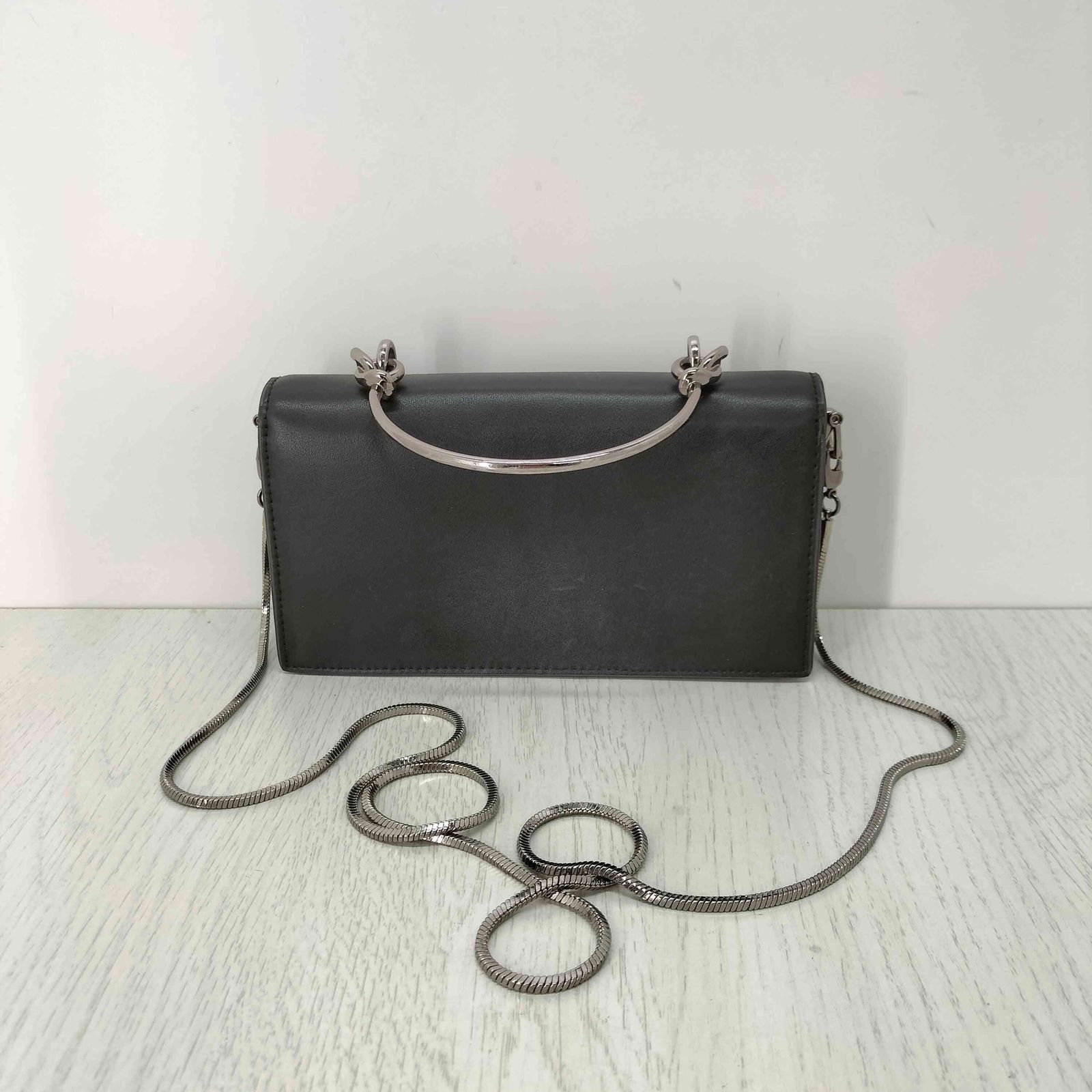 チャールズアンドキース CHARLES&KEITH スカルプチュアルハンドル