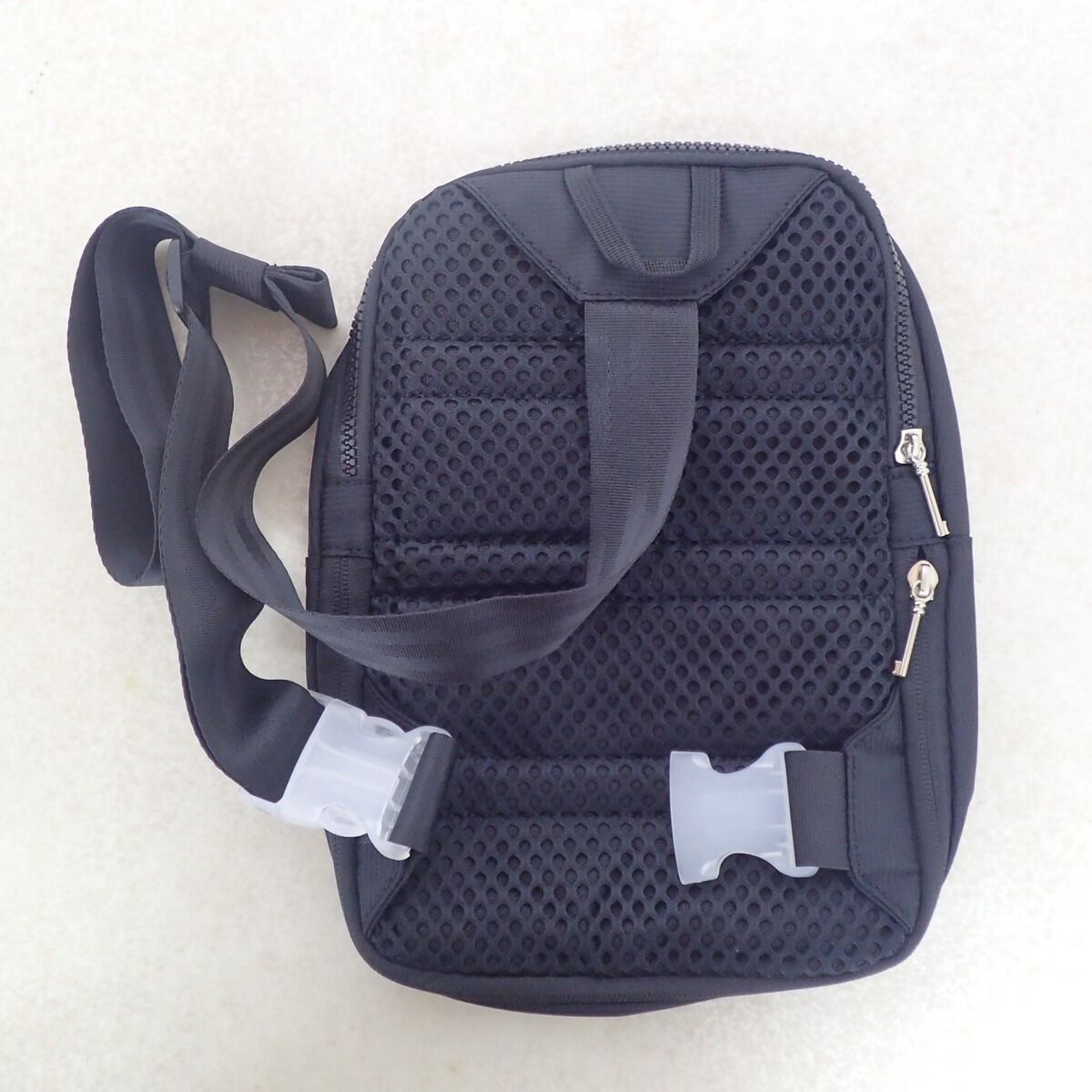 ATEEZ OFFICIAL LIGHTINY SLING BAG【IO - メルカリ