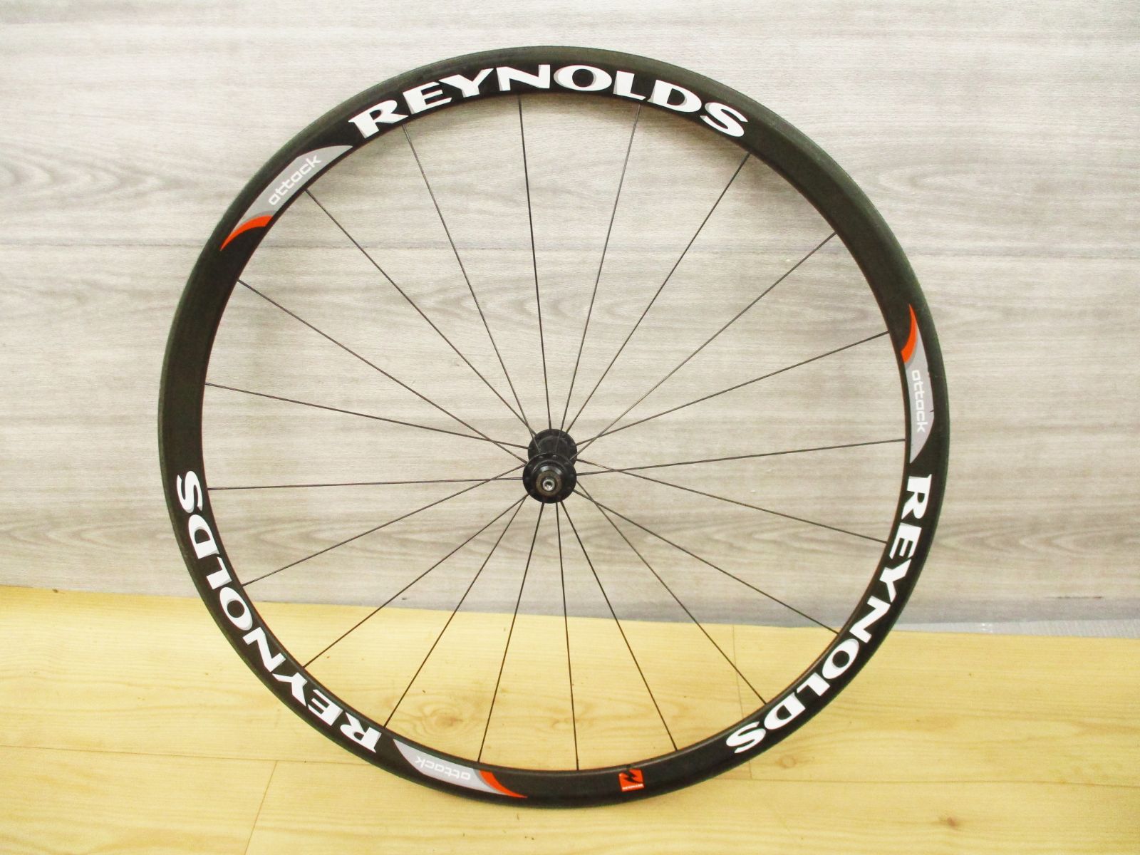 REYNOLDS ＜attack＞クリンチャー カーボンホイール フロントのみ W1 