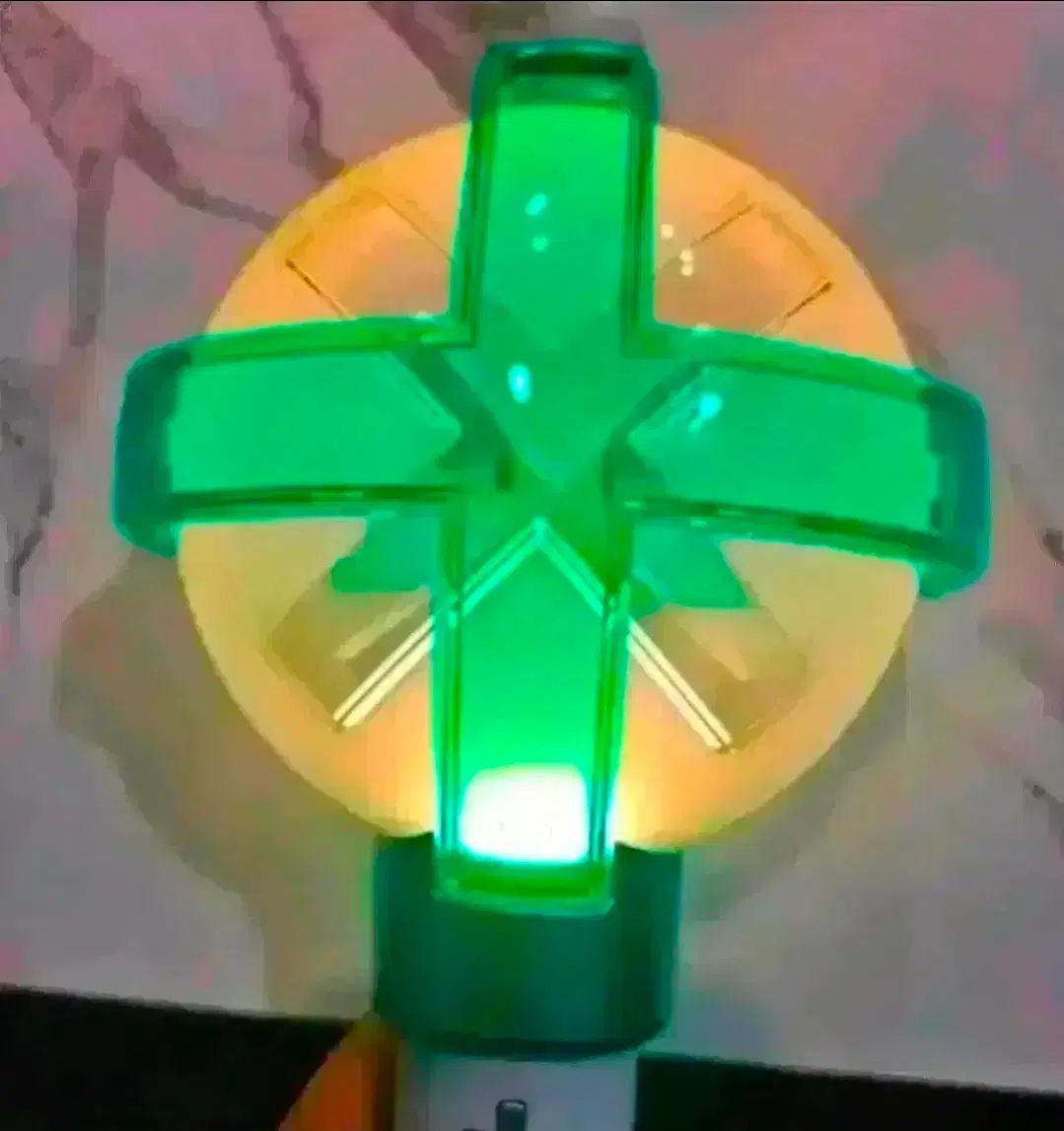 TOMORROW X TOGETHER ペンライト ver.2 トレカ付き 新品) TOMORROW X TOGETHER(TXT) ペンライト Ver 2 + トレカ セット