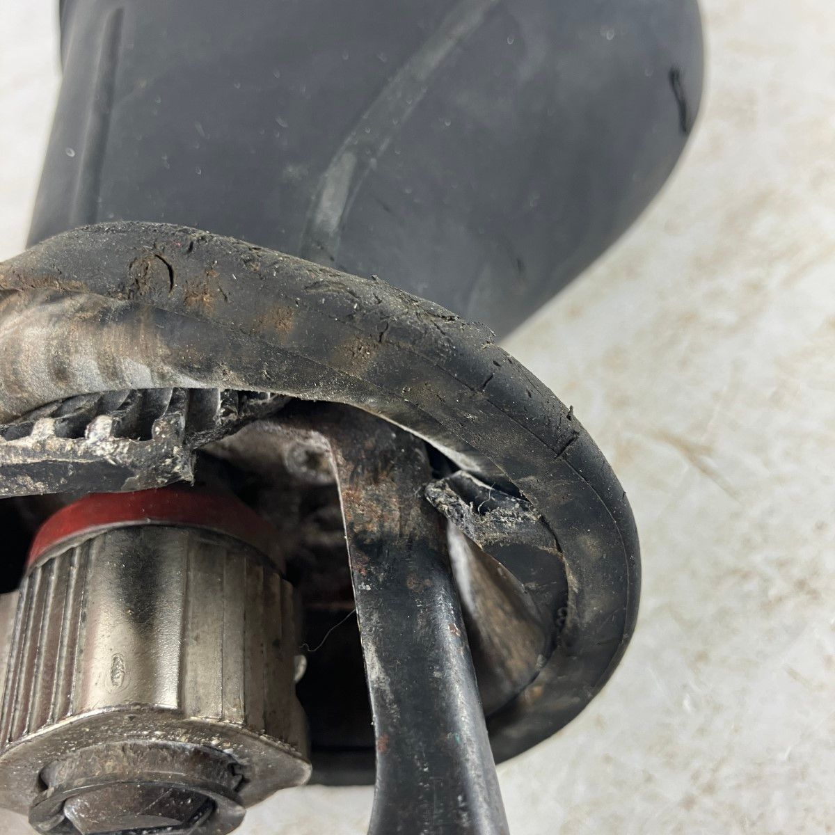  ЗЗBOSCH ボッシュ 18 v コードレスセーバーソー バッテリーx 2 充電器 ケース付 GSA V-LI ネイビー アウトドア用工具 充電インパクト レシプロソー 切断工具 切断機