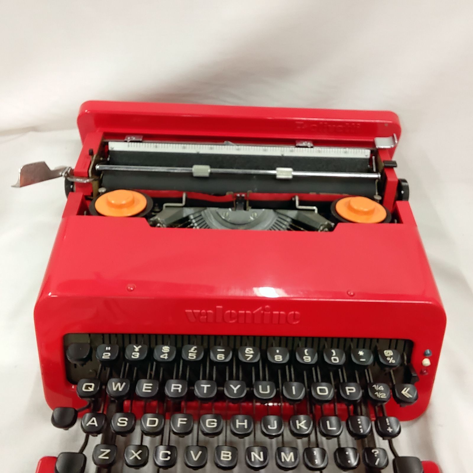 中古品・タイプライター オリベッティ 社 バレンタイン Olivetti