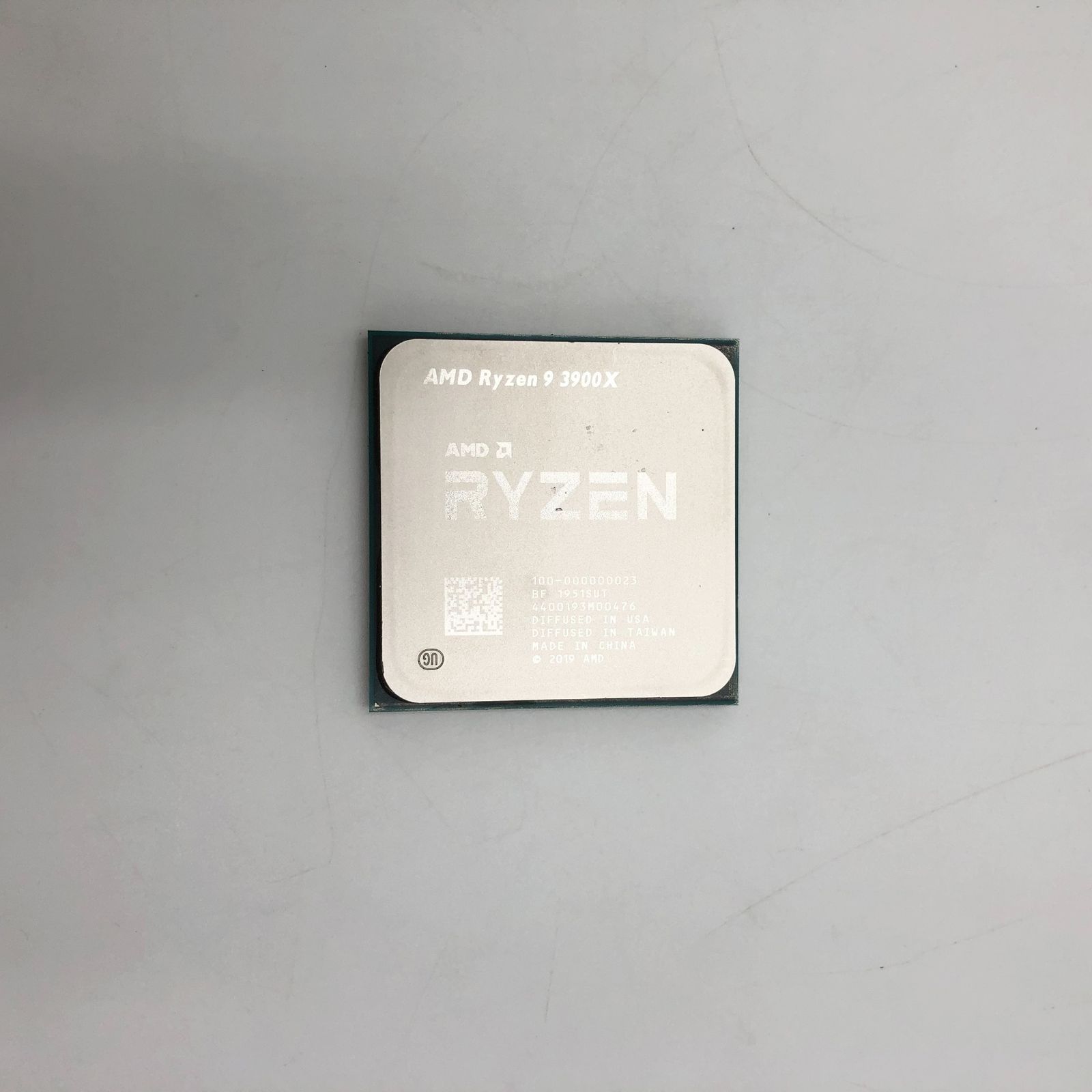 AMD Ryzen 9 3900X with Wraith Prism cooler 3.8GHz 12コア / 24 
