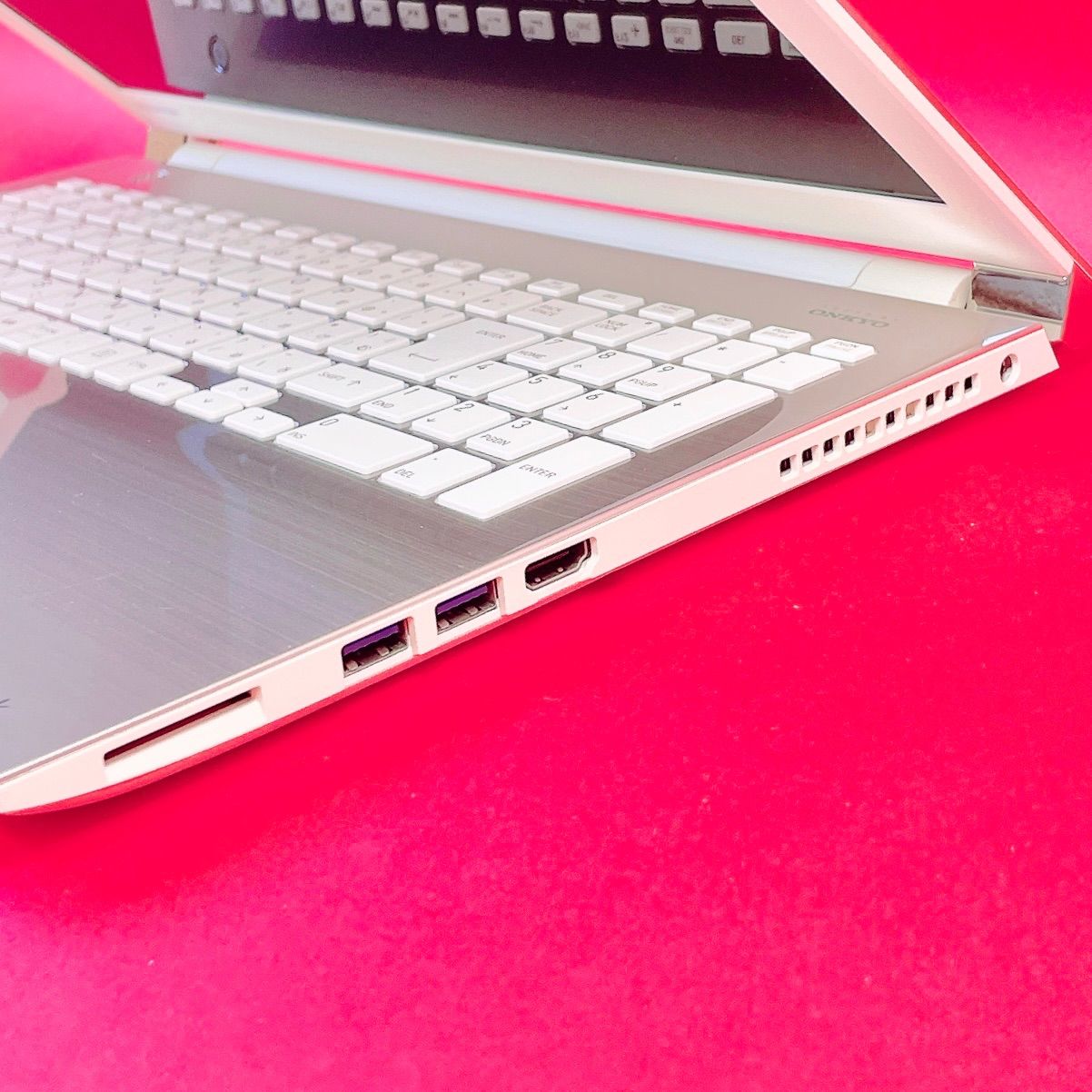 美品✨高性能Corei7✨️売り切れ続出おしゃれゴールド✨️薄型ノート