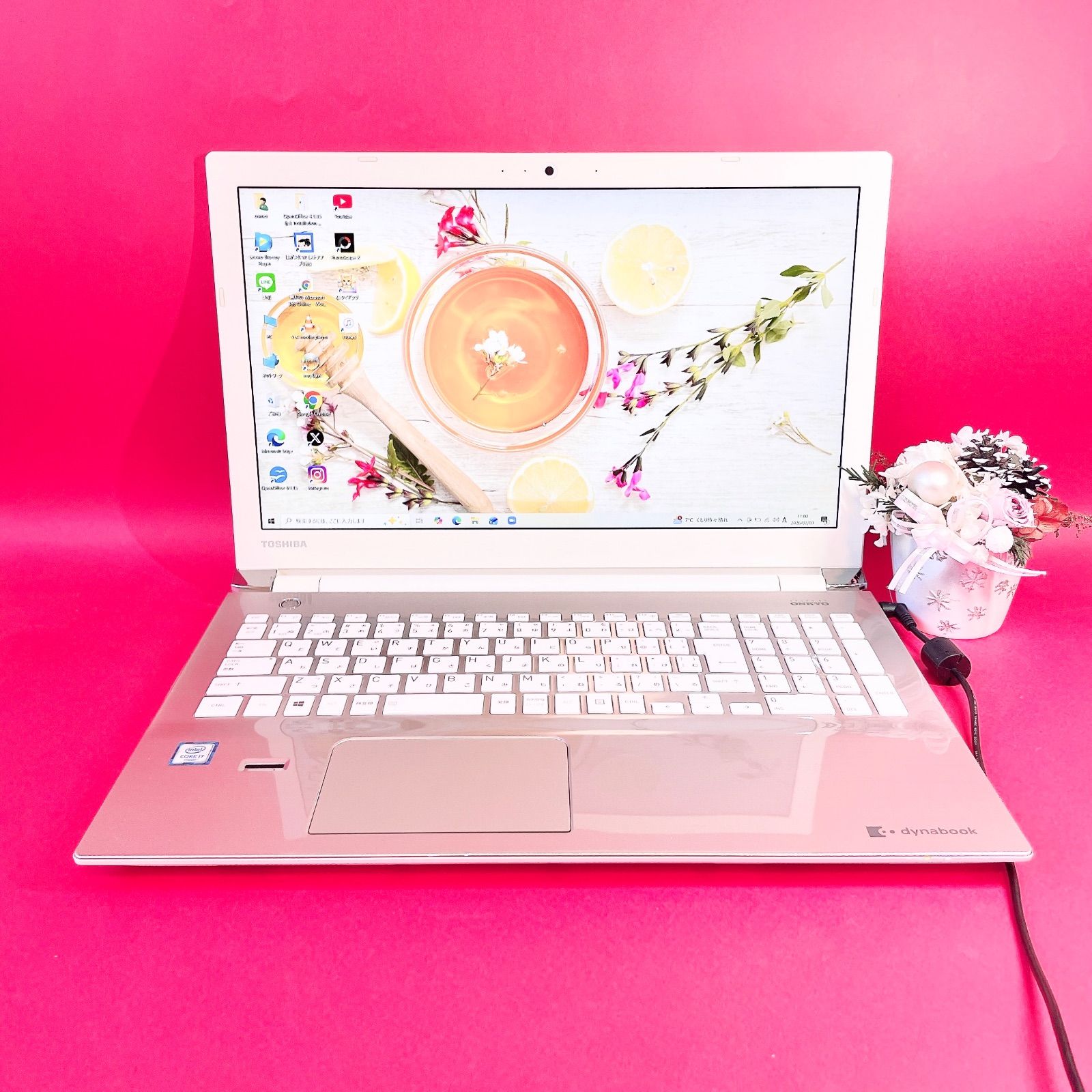 美品✨高性能Corei7✨️売り切れ続出おしゃれゴールド✨️薄型ノート