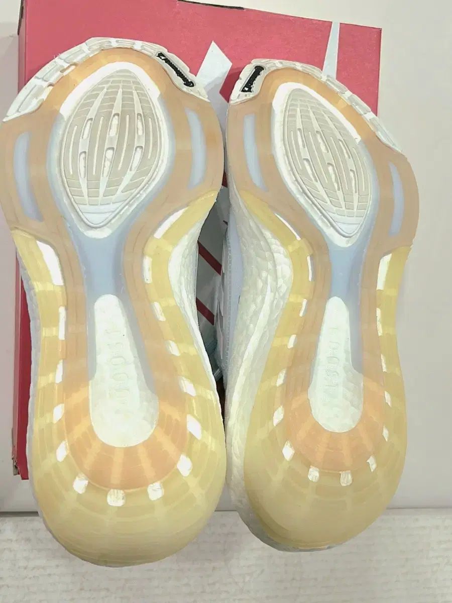 アディダス ブースター