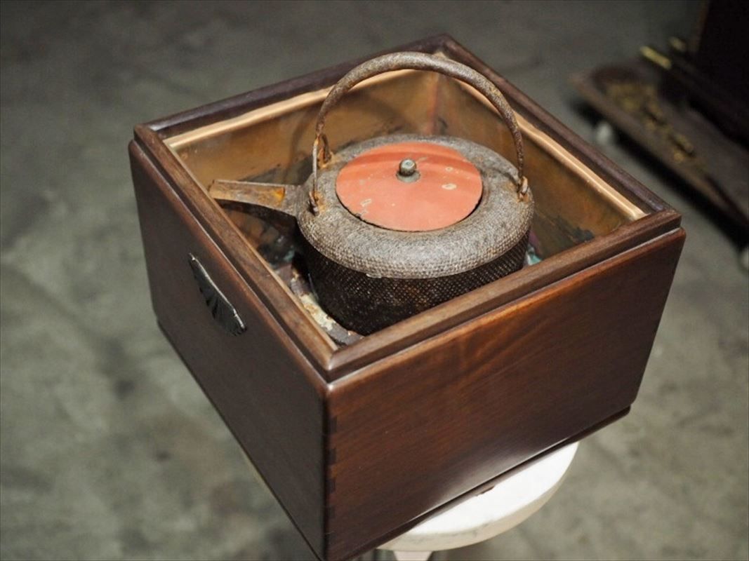 小型角火鉢 手あぶり 五徳・鉄瓶おまけ 昭和前期 古録展 送料無料 中古