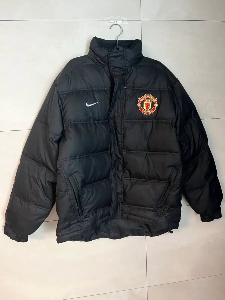 ナイキ レトロ マンチェスター ユナイテッド ブラック ダウン アウター