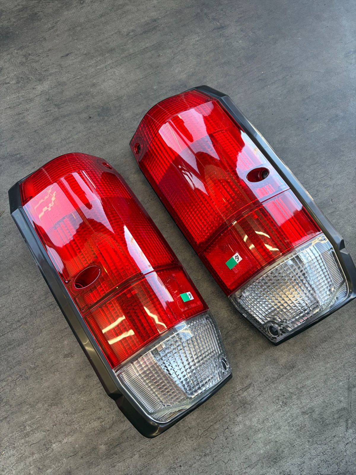 ランドクルーザー70 4灯化キット 純正 テールレンズ テールランプ ③