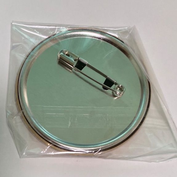 鬼滅の刃 宇髄天元 レリーフメタル缶バッジ - メルカリ