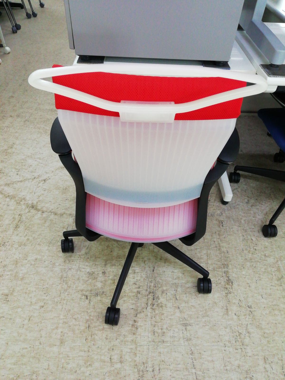  KOKUYOオフィスチェア赤 リサイクル品 背もたれ低め オフィスチェア ワークチェア 椅子 チェア