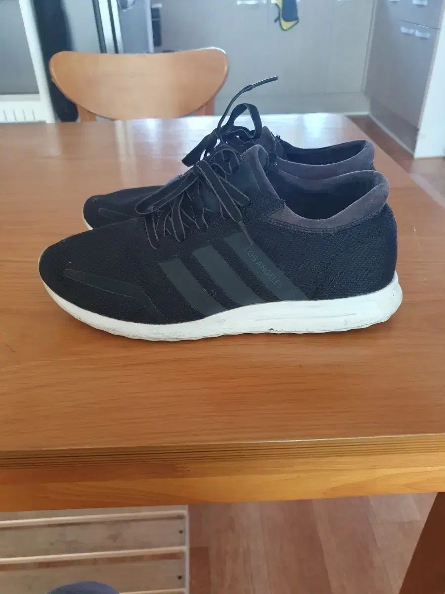 adidas ブラック