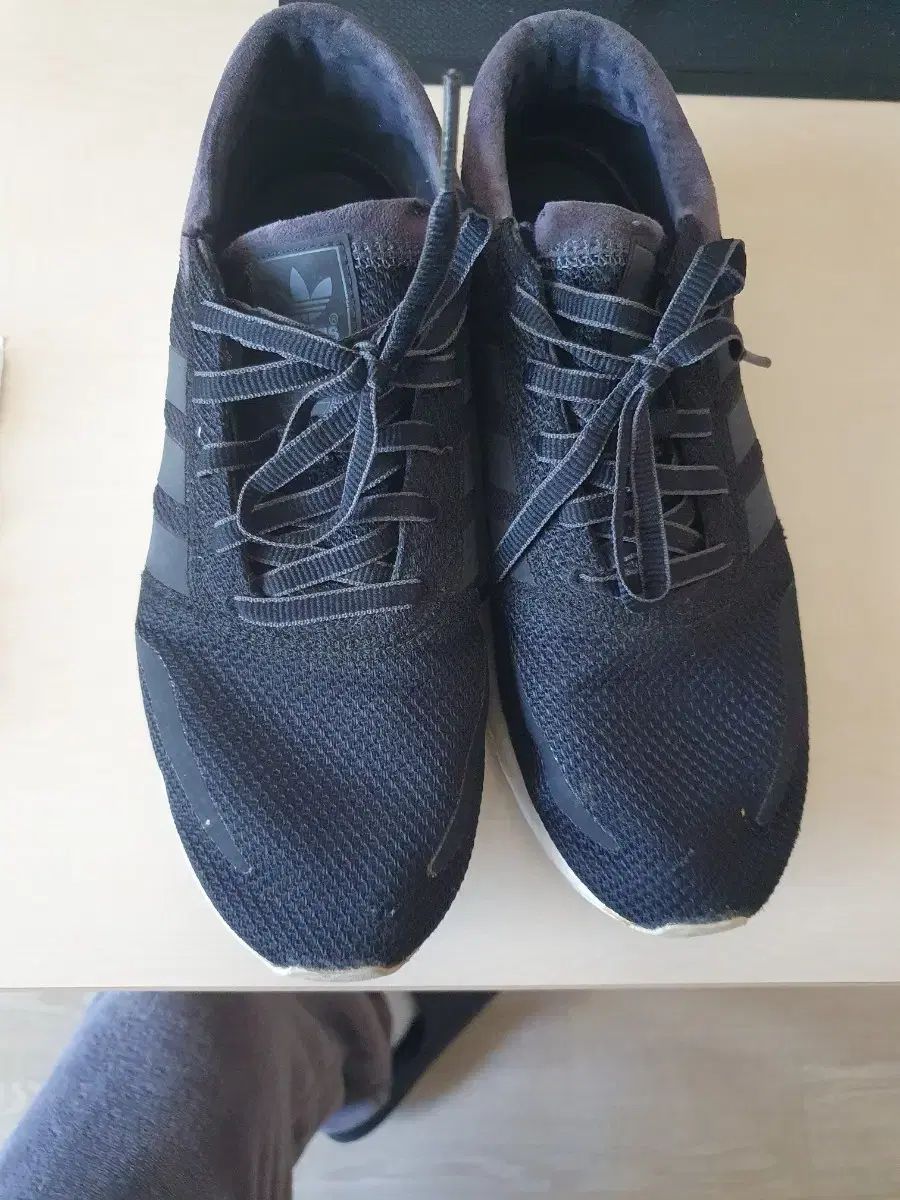 ロサンゼルス adidas ブラック スニーカー 260