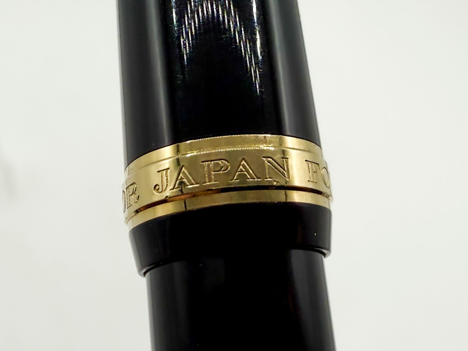 ブラック×ゴールド