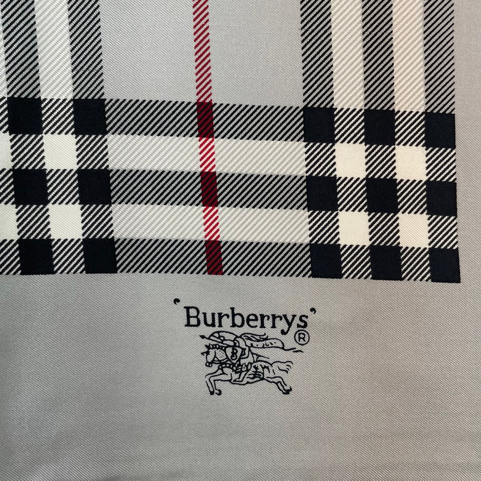 美品　バーバリーズ　シルク　グレーのチェック柄スカーフ　ノバチェック 極美品 Burberry バーバリー スカーフ シルク ノバチェック柄 グレー