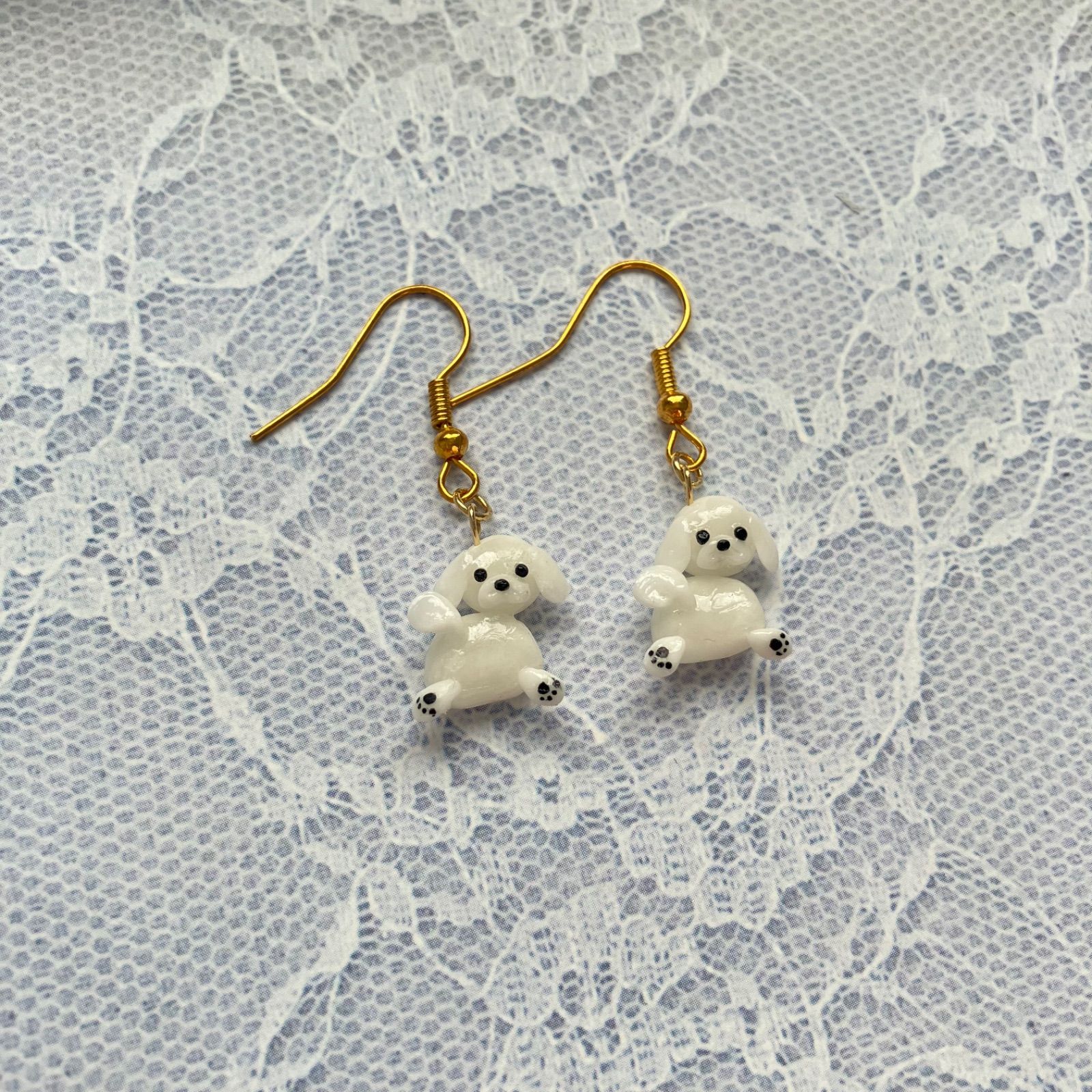 ふりむきペキニーズちゃん꒰ ՞•ﻌ•՞ ꒱ハンドメイドピアス - メルカリ