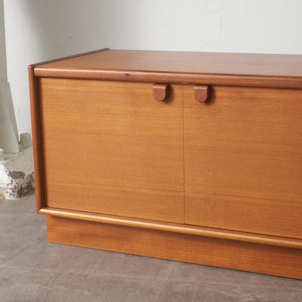 イギリス Turnidge ヴィンテージ キャビネット チーク サイドボード AV