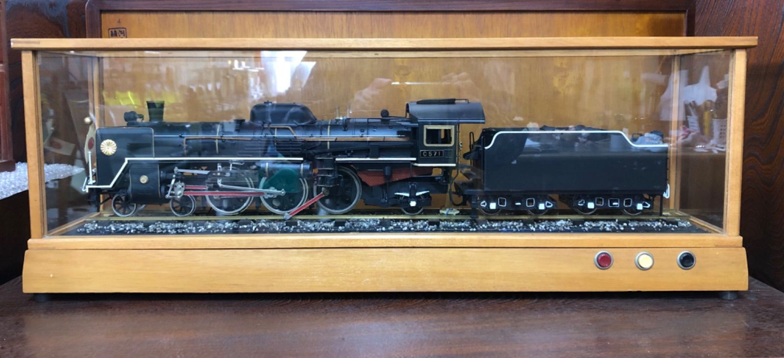 ガラスケース付きSL、C57の大型模型 ジャンク品 - メルカリ