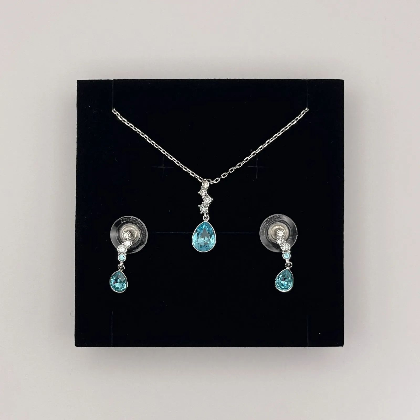 スワロフスキー ネックレス＆ピアス セット ティアードロップ しずく型