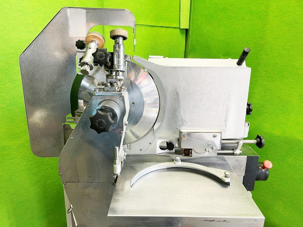 福山通運の営業所渡し なんつね ミートスライサー NSC-C 330 取説付き 入電のみ 済み 三相200 V C-1594