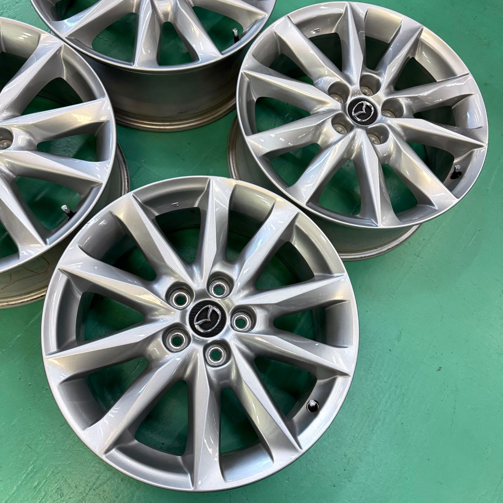 美品】BM系 アクセラ 純正 18インチ 7J +50 PCD114.3 4本 シルバー