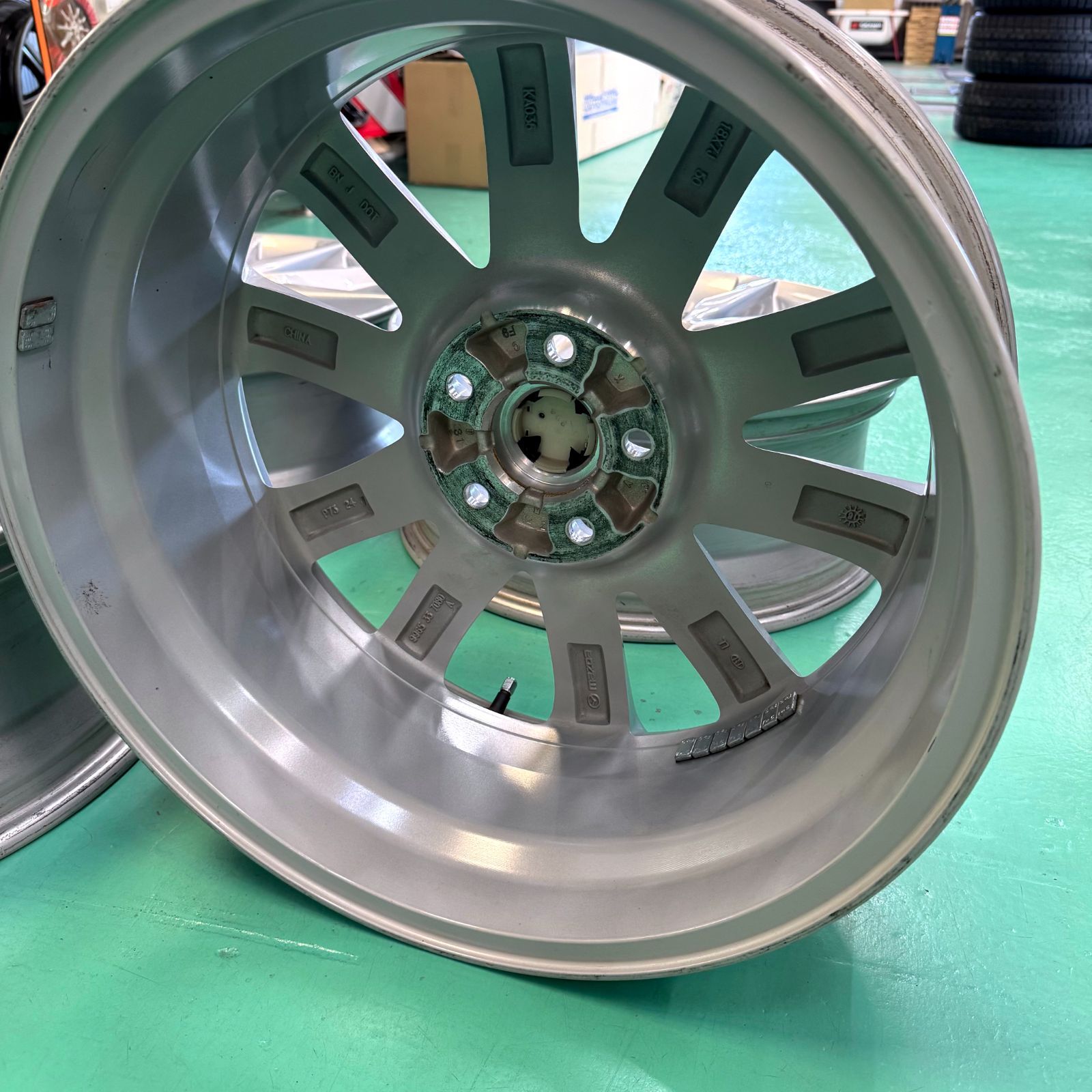 美品】BM系 アクセラ 純正 18インチ 7J +50 PCD114.3 4本 シルバー