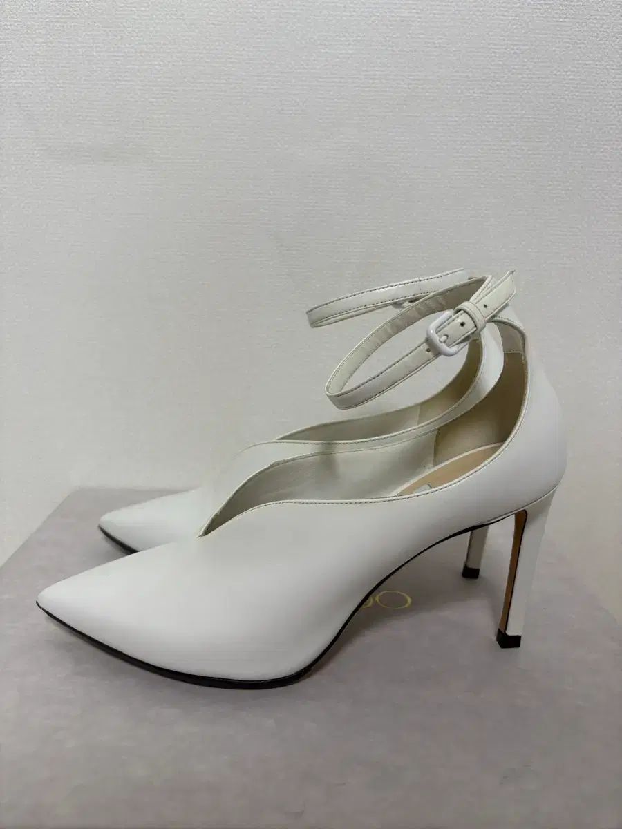 ジミーチュウ ストラップ パンプス 36 5 ((送料無料)) - メルカリ