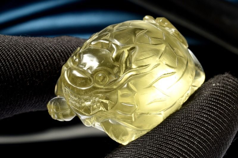 1点物】AAA+☆繊細彫刻 リビアングラス 31x23mm 龍亀 置物