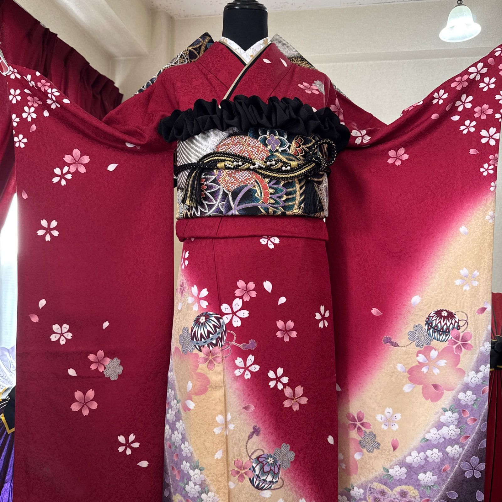 豪華振袖セット(4点)・袋帯・半衿・重ね衿・古典柄・駒刺繍・鞠・桜