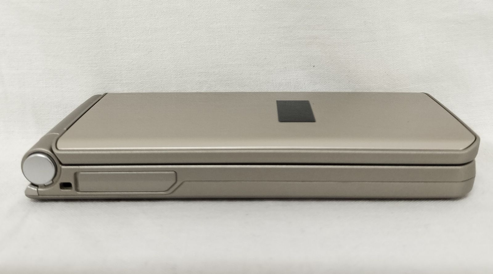 docomo F-41C ガラケー 充電スタンド付 通電動作良好 ネットワーク利用