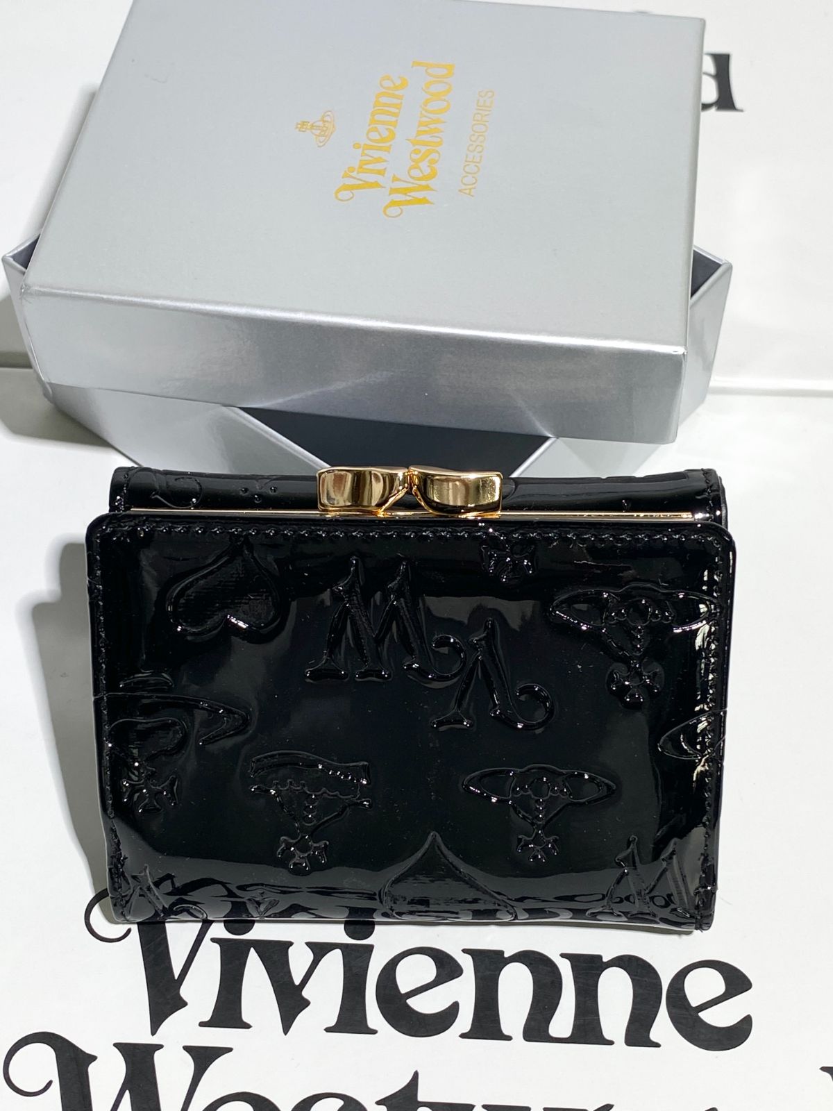 エナメル 三つ折り財布 ブラック×ゴールド - メルカリ