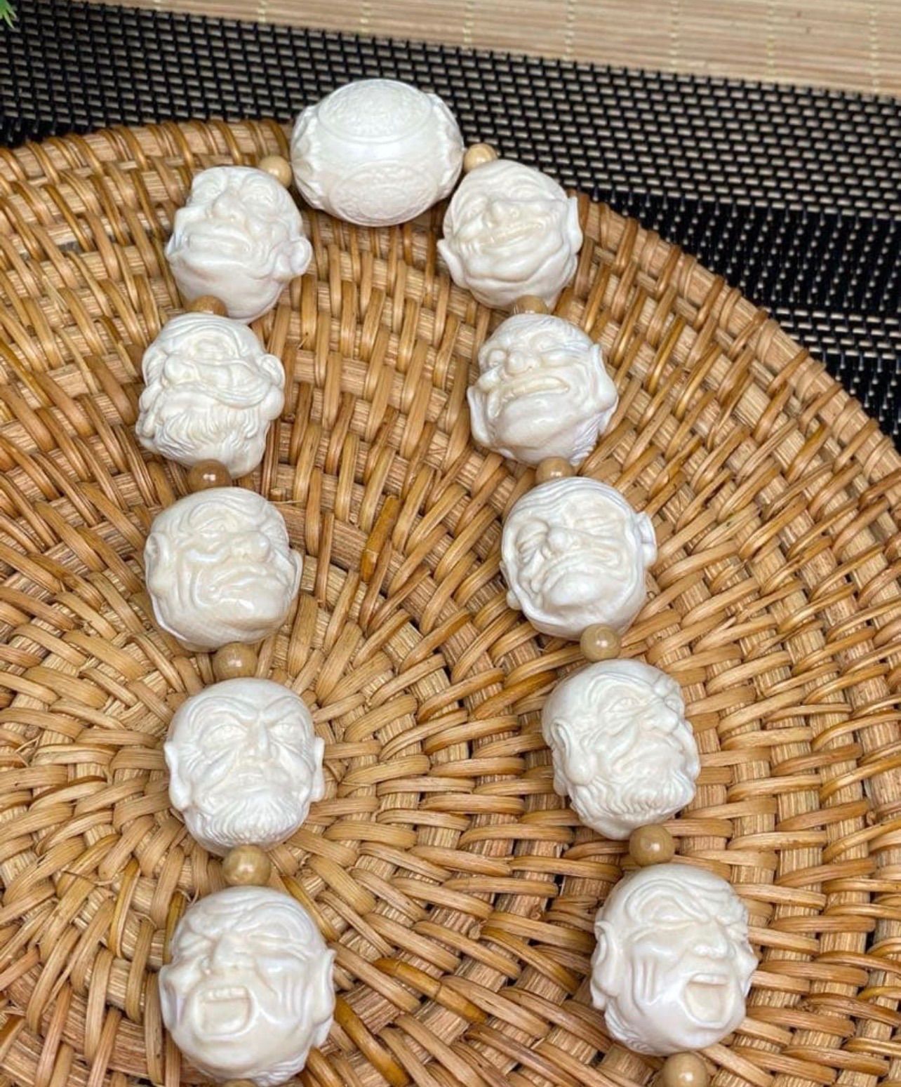 天然マンモス牙美しい手作り彫刻 十八羅漢 手持ち/数珠 - メルカリ