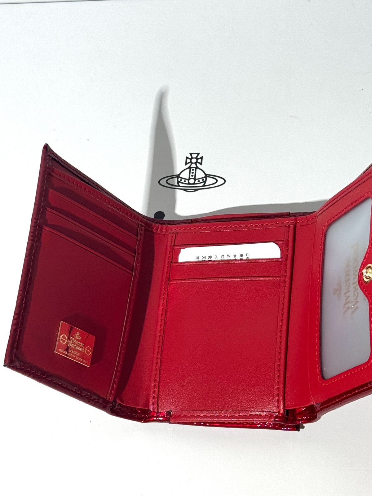 赤いエンボス加工三つ折り財布 - メルカリ