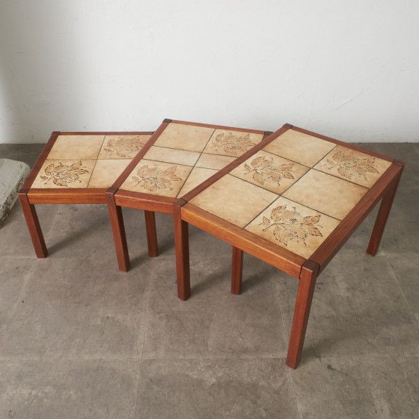 イギリスアンティーク　コーヒーテーブル　木製サイドテーブル　イギリスヴィンテージ 英国 ヴィンテージ タイルトップ ネストテーブル コーヒーテーブル