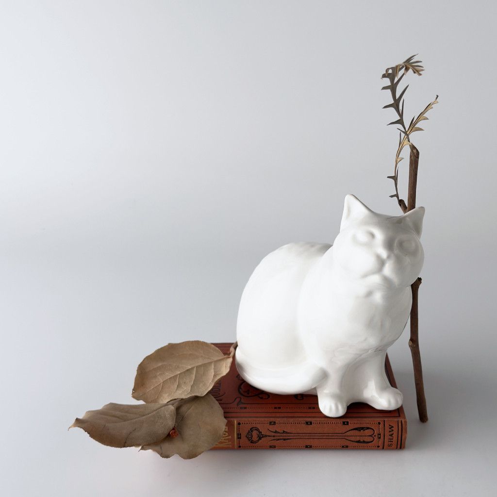 英国 ヴィンテージ 陶器 猫 オブジェ 白猫 キャット フィギュア 置物
