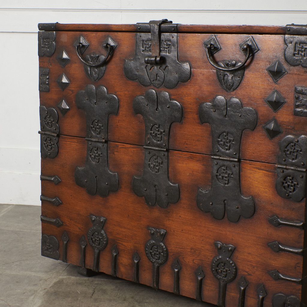 李朝家具 無垢材 古鉄金具 半閉櫃 バンダジ 半閉じ箱 時代物 朝鮮 収納