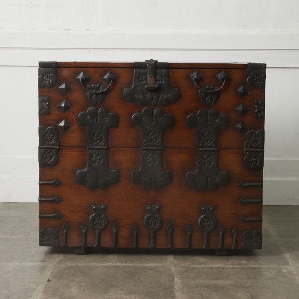 李朝家具 無垢材 古鉄金具 半閉櫃 バンダジ 半閉じ箱 時代物 朝鮮 収納