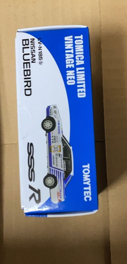 トミカ リミテッドヴィンテージ ネオ ・ LV-N185b 日産ブルーバード