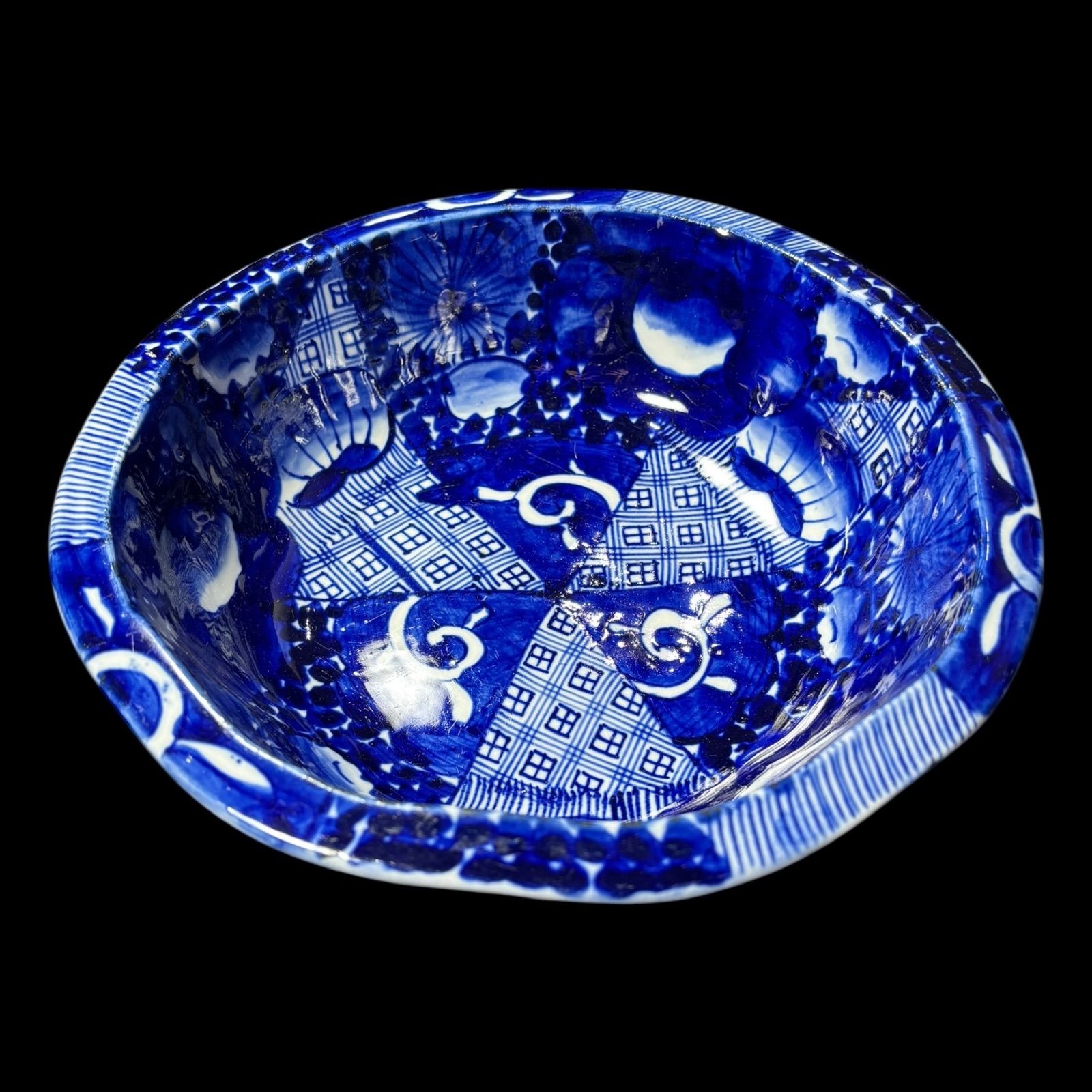 古伊万里　骨董品　幕末～明治頃　ベロ藍　菊　牡丹　染付手書き　大鉢 古伊万里 ベロ藍 染付大鉢 盛り鉢 色絵 鉢 取り皿 飾り皿 和食器 陶器