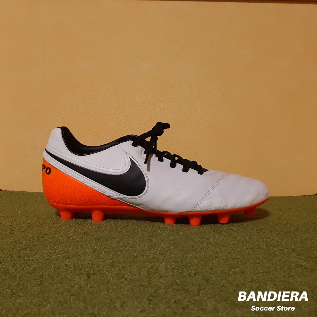 新品・未使用】NIKE ナイキ サッカースパイク ティエンポ レガシー II