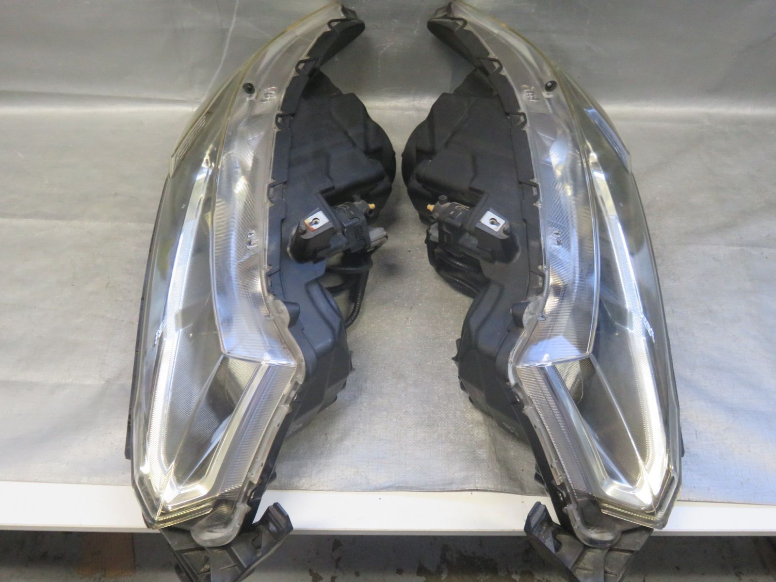 ☆STD8713/点灯OK ホンダ オデッセイ RB3 RB4 純正 HID ヘッドライト