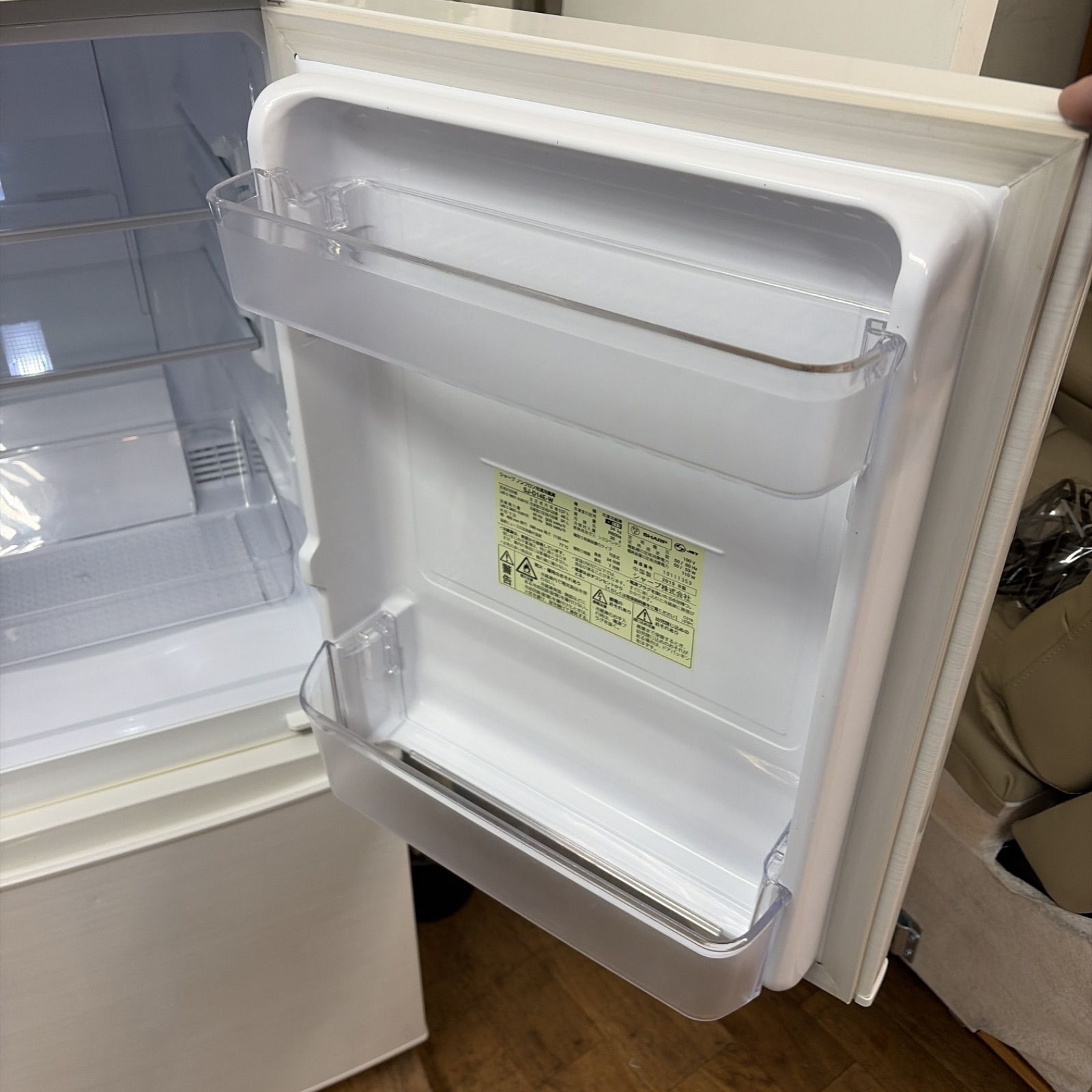 R404 ☀️ 名古屋市近郊配送設置無料！ SHARP / シャープ 冷蔵庫 (137L